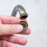 how to remove faucet aerator